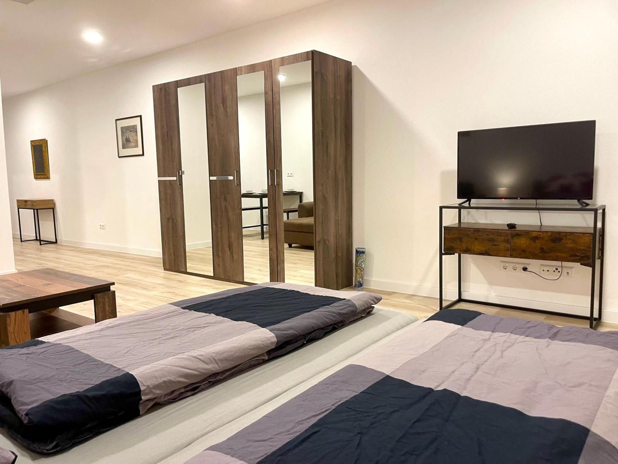 Neu Grosse Einzimmerwohnung Im Zentrum Goldstadt Pforzheim Schloessle Exterior foto