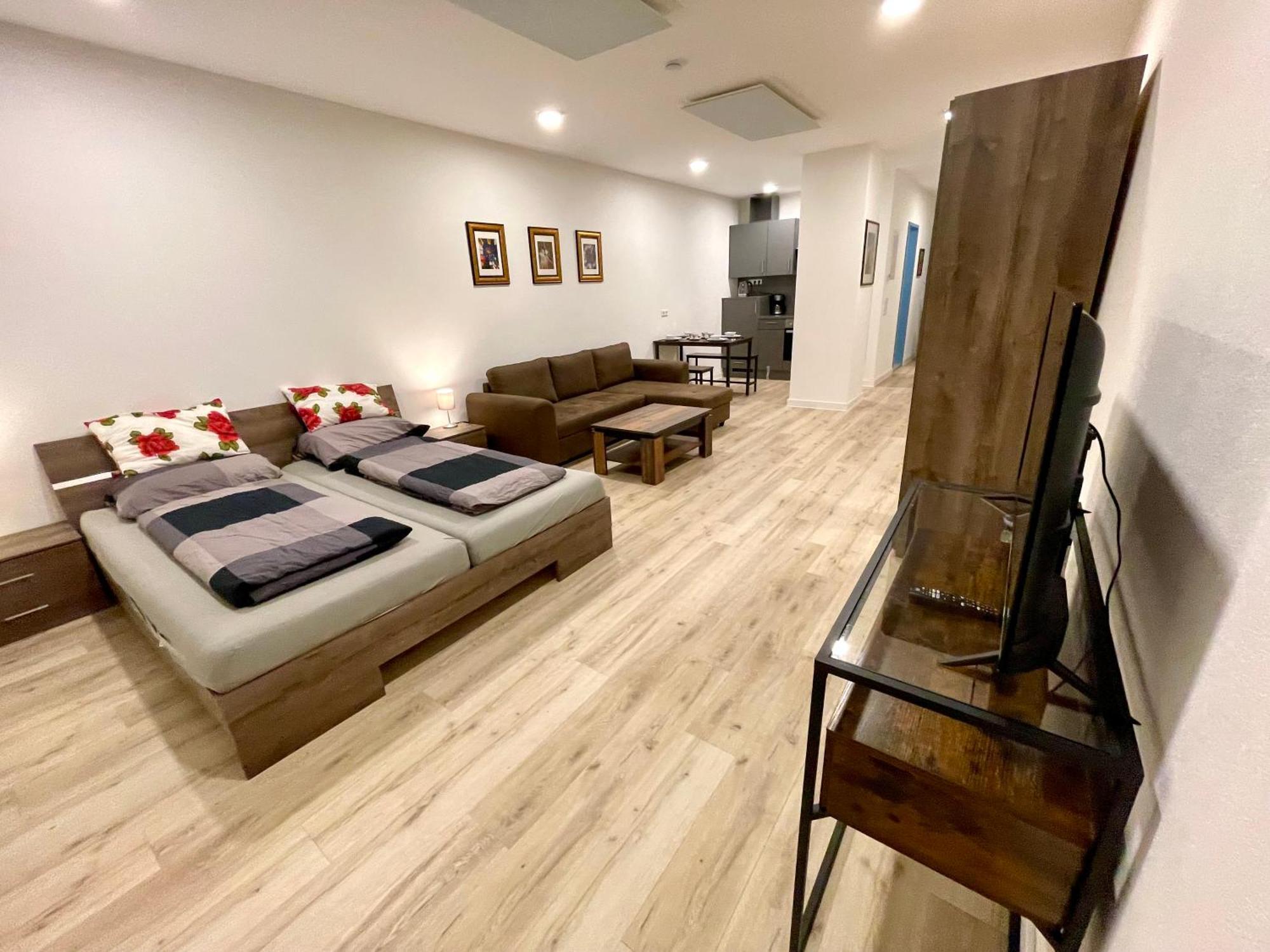 Neu Grosse Einzimmerwohnung Im Zentrum Goldstadt Pforzheim Schloessle Exterior foto